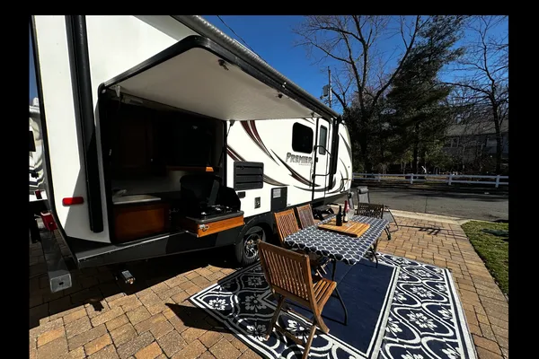 Rolling Retreat Keystone Bullet Premier Travel Trailer