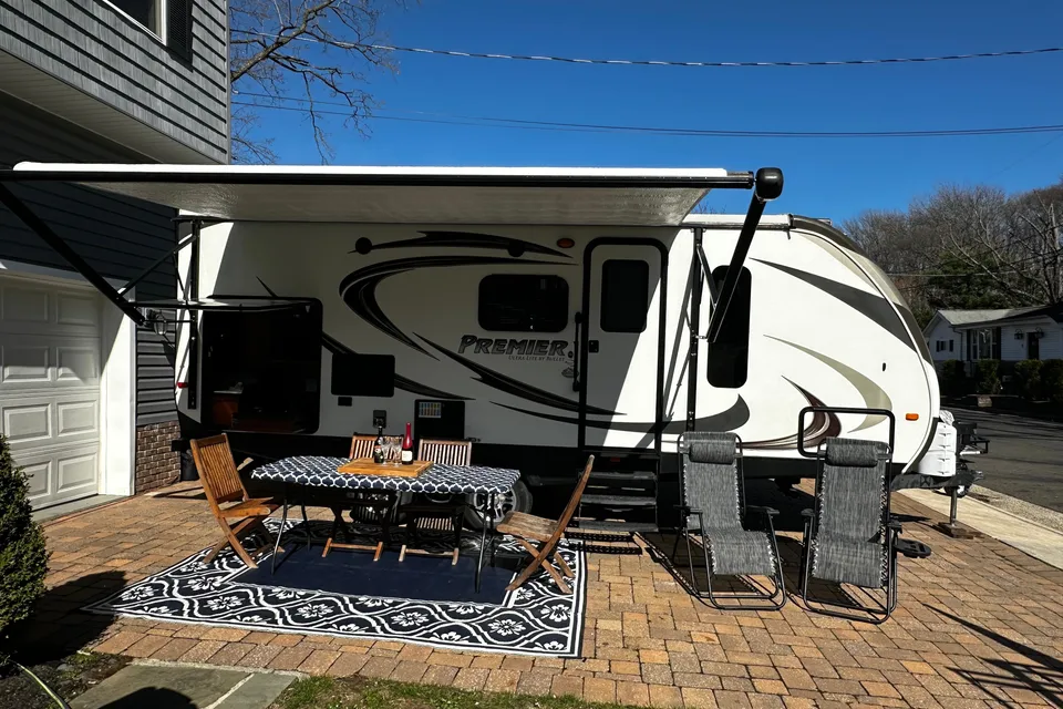 Rolling Retreat Keystone Bullet Premier Travel Trailer