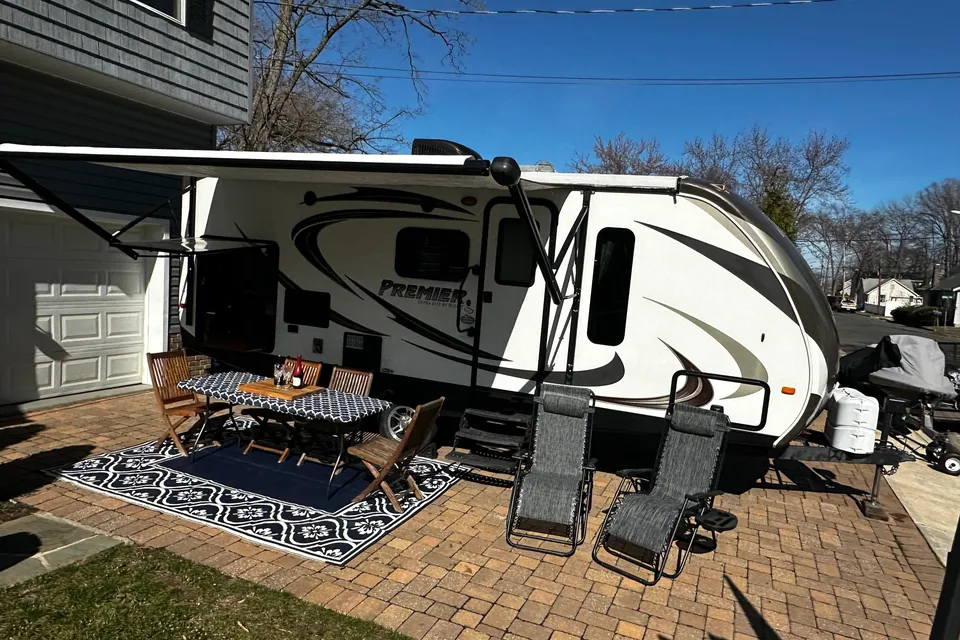 Rolling Retreat Keystone Bullet Premier Travel Trailer