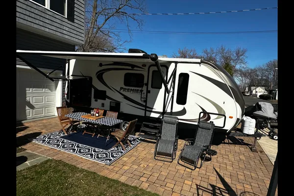 Rolling Retreat Keystone Bullet Premier Travel Trailer