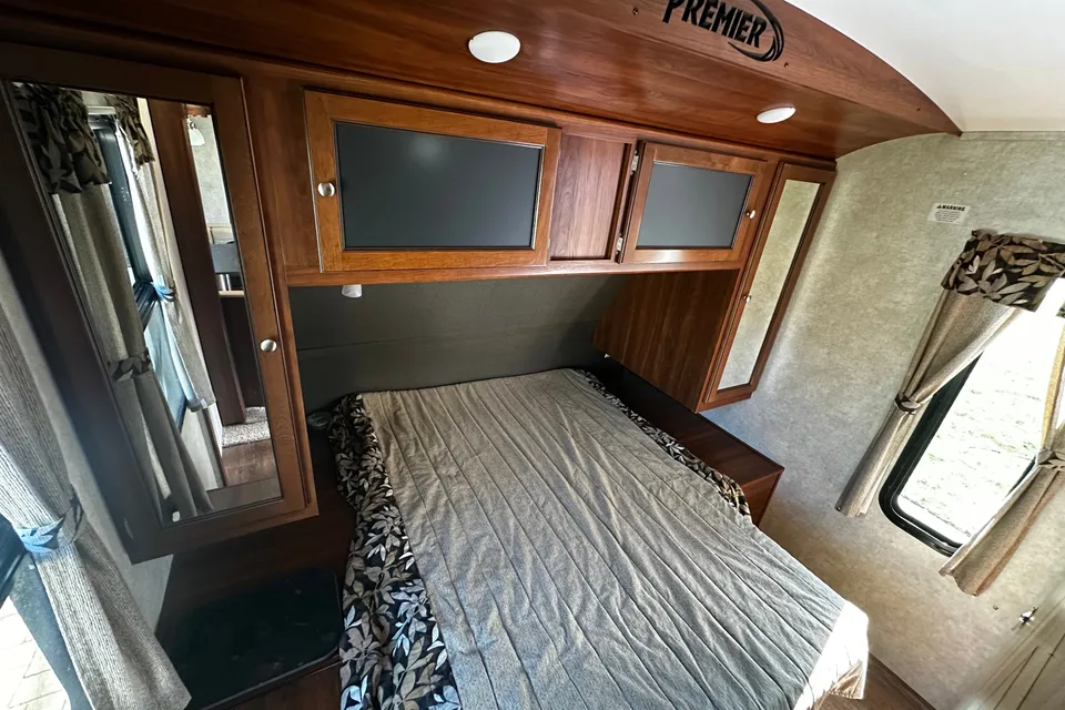 Rolling Retreat Keystone Bullet Premier Travel Trailer