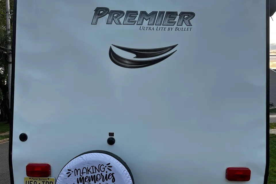 Rolling Retreat Keystone Bullet Premier Travel Trailer