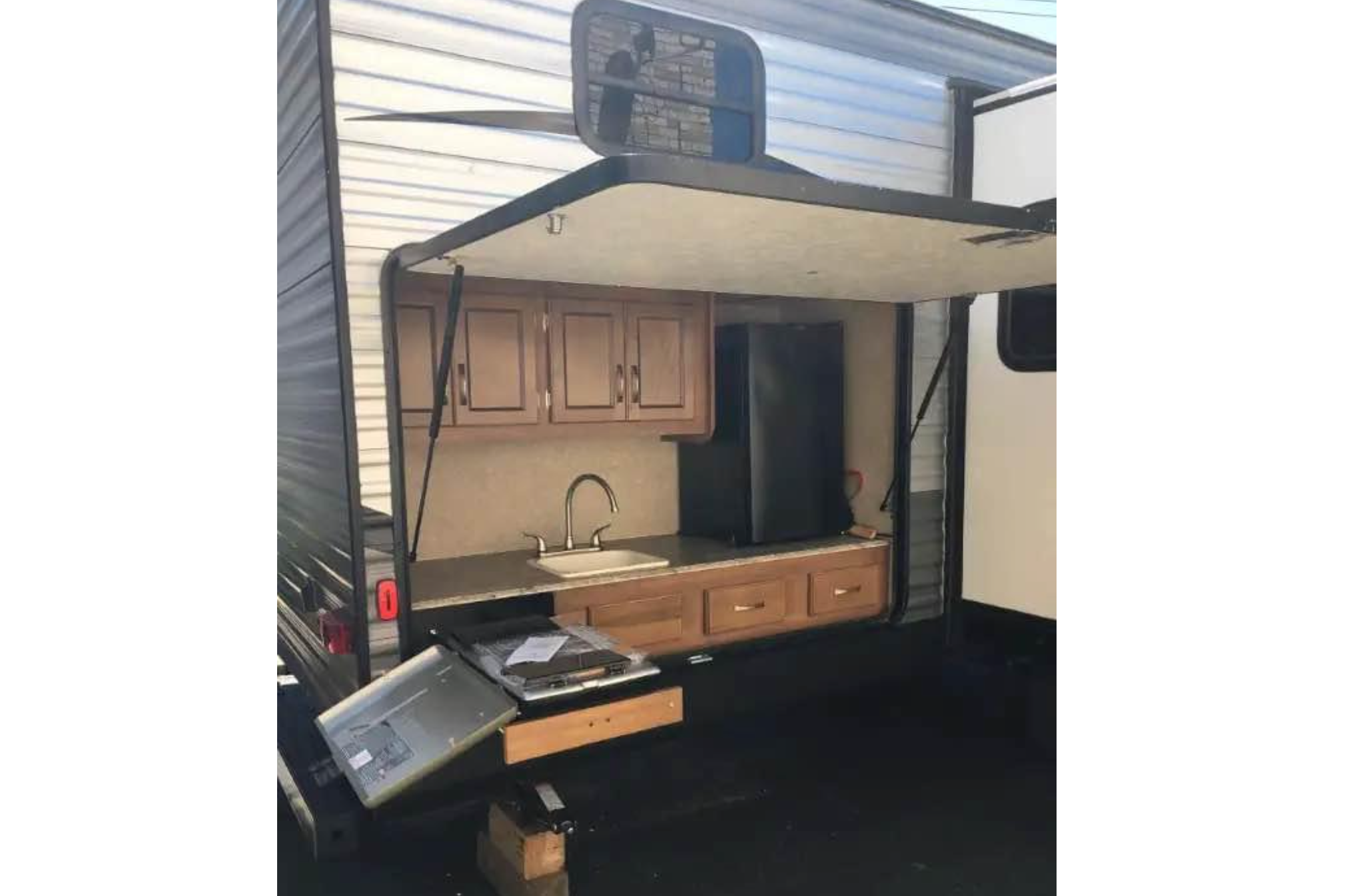 Costa’s Lake Superior Coachmen Travel Trailer