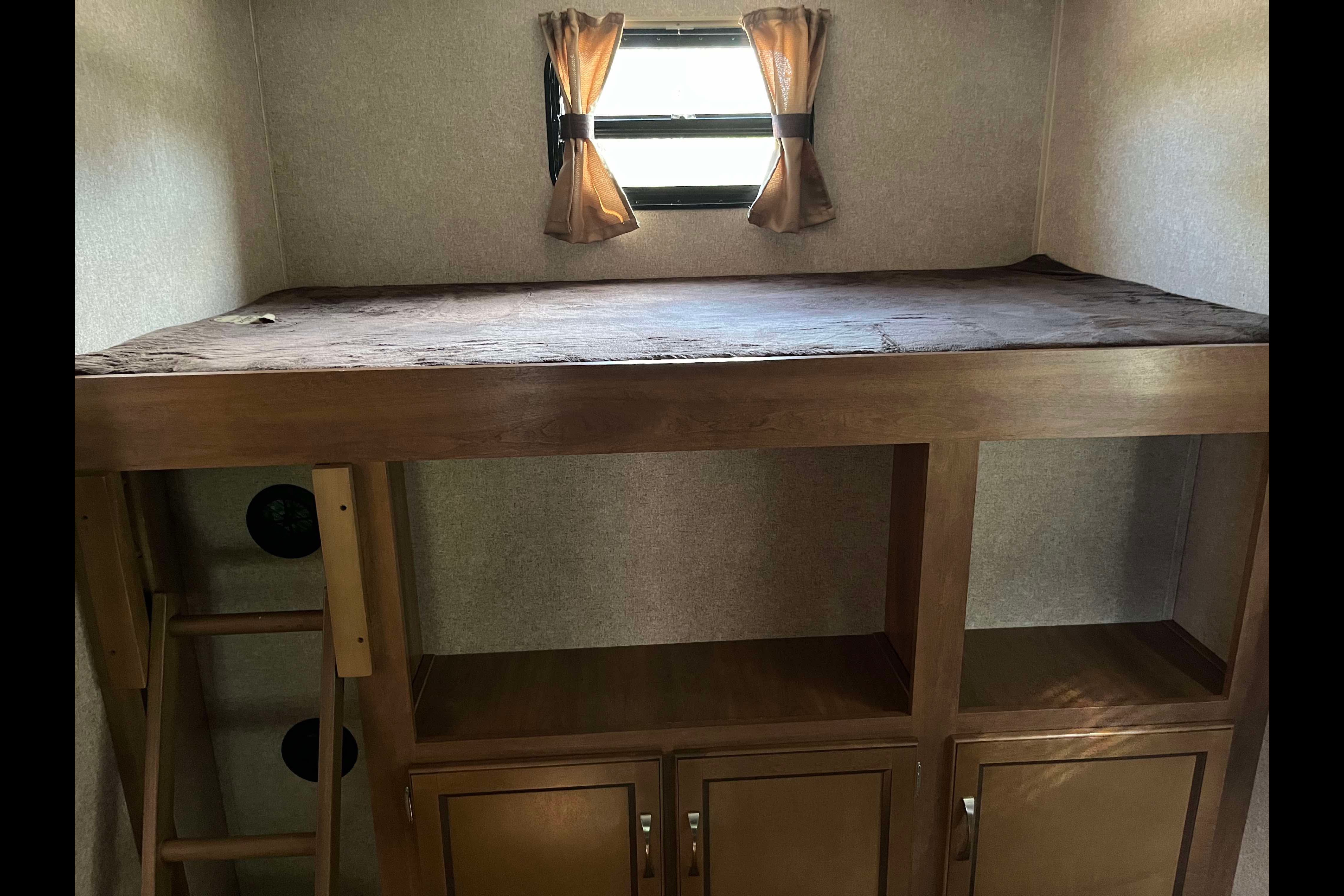 Costa’s Lake Superior Coachmen Travel Trailer