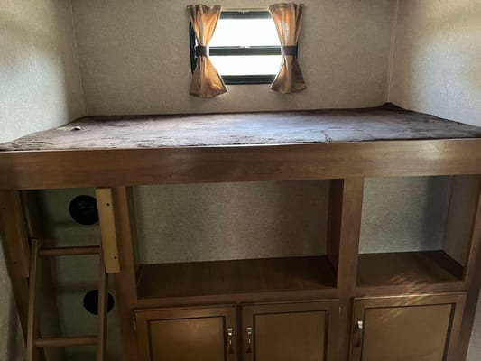 Costa’s Lake Superior Coachmen Travel Trailer