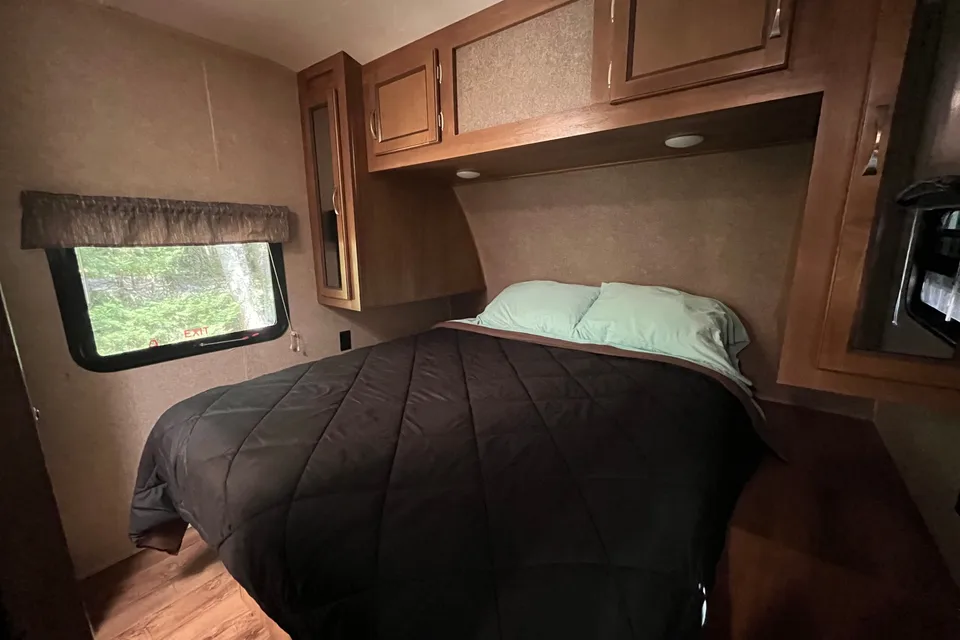 Costa’s Lake Superior Coachmen Travel Trailer