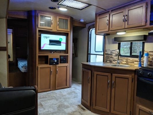 Richard's Crossroads Sunset Ultra Lite 29RB Travel Trailer