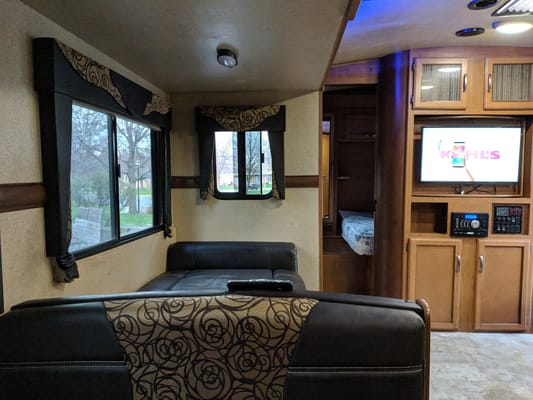 Richard's Crossroads Sunset Ultra Lite 29RB Travel Trailer