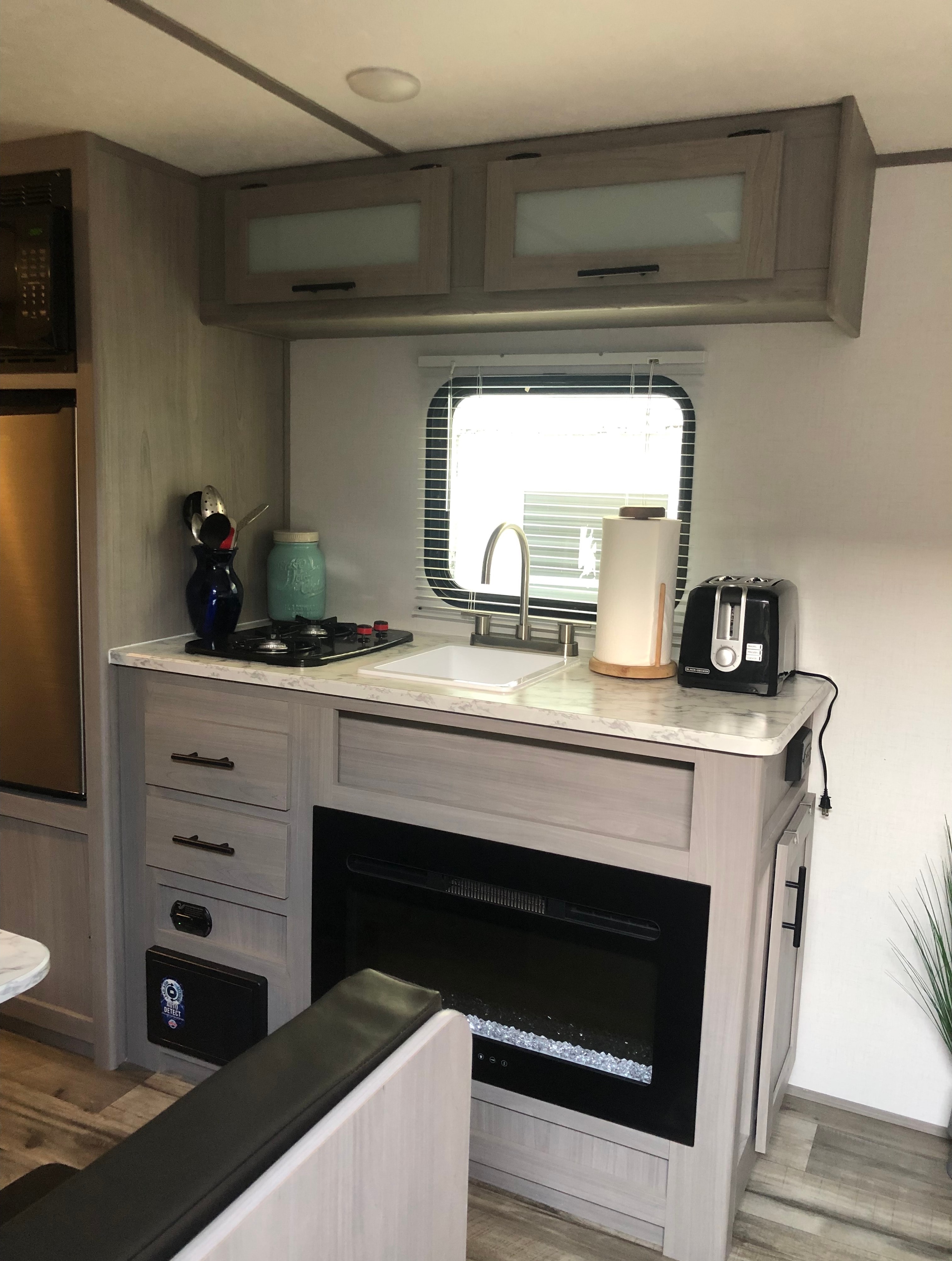 2024 Keystone Coleman Lantern 17R Travel Trailer