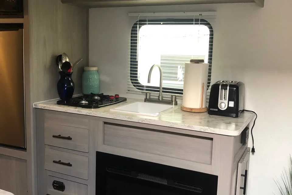 2024 Keystone Coleman Lantern 17R Travel Trailer