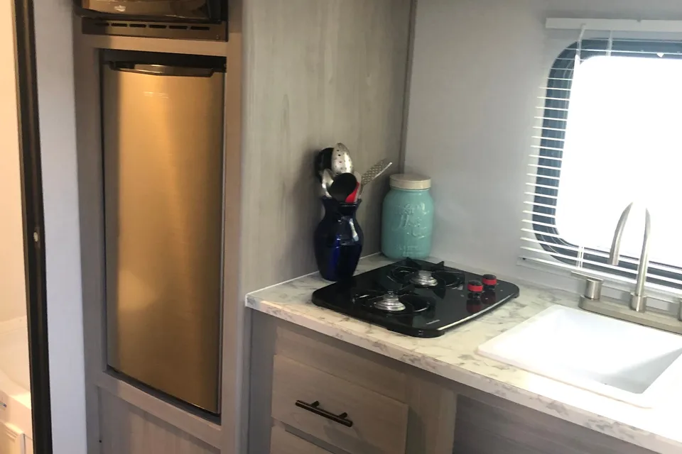 2024 Keystone Coleman Lantern 17R Travel Trailer