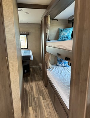 G&G Thor Motor Coach Four Winds Class C