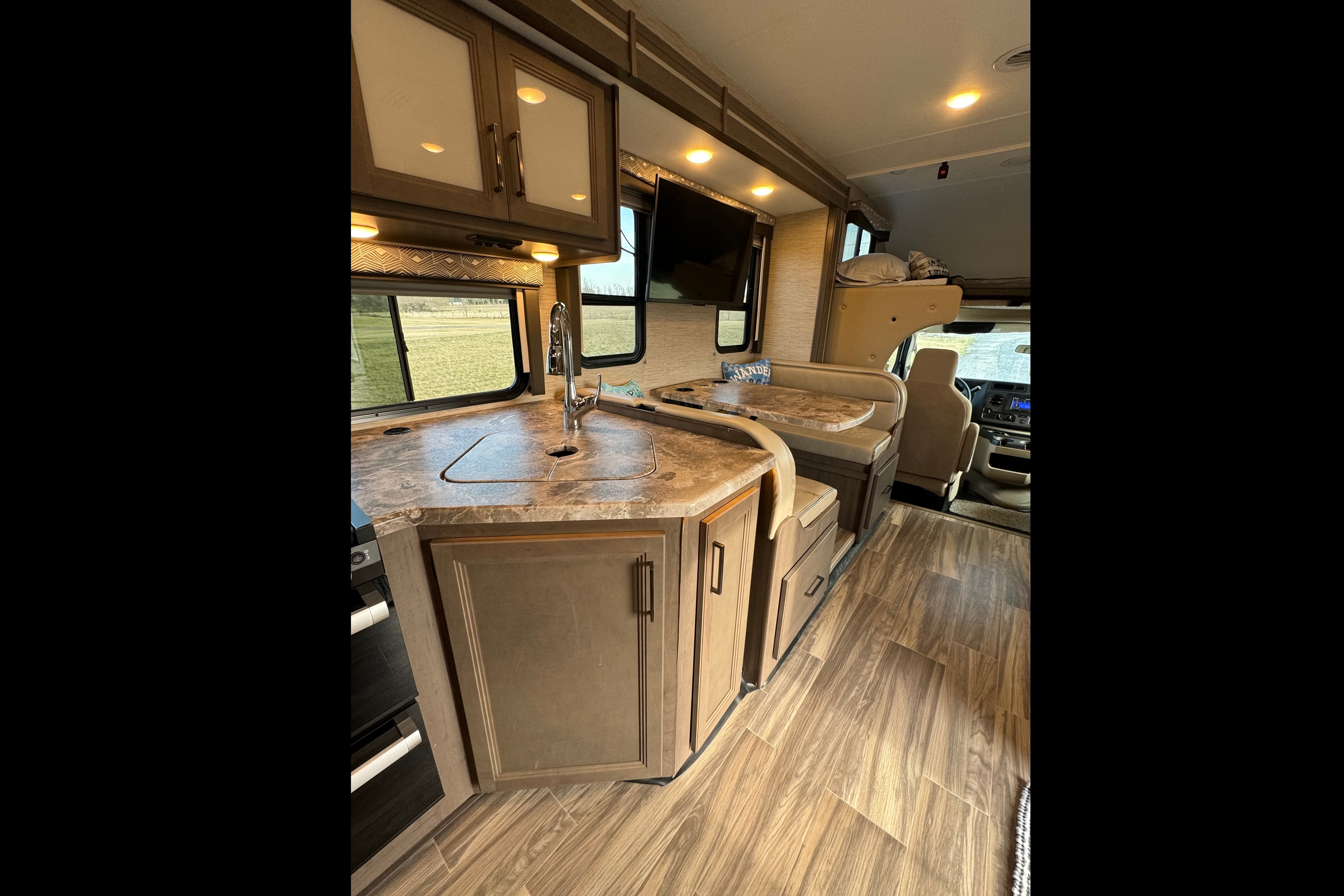G&G Thor Motor Coach Four Winds Class C