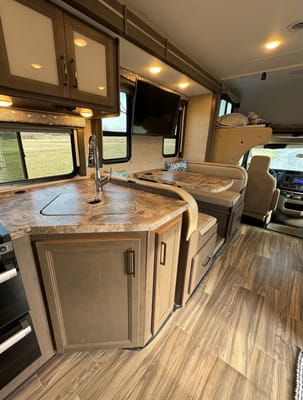 G&G Thor Motor Coach Four Winds Class C