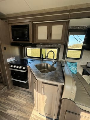G&G Thor Motor Coach Four Winds Class C