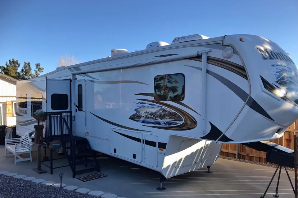 Montana Paramount Fifth Wheel