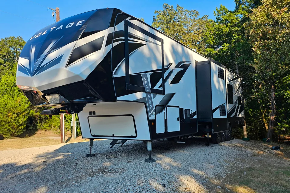 Anthony's Dutchmen 2020 Toy Hauler