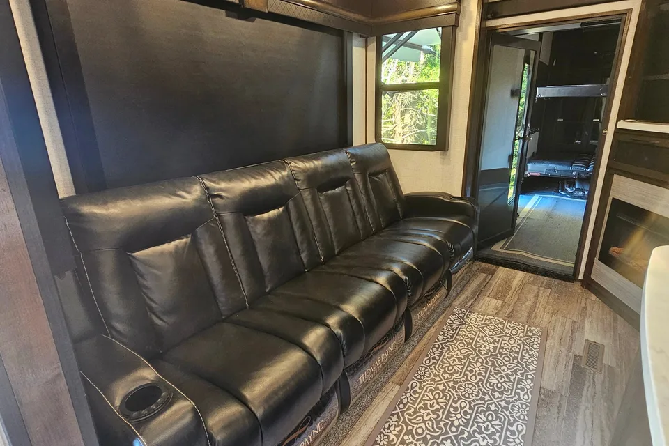 Anthony's Dutchmen 2020 Toy Hauler