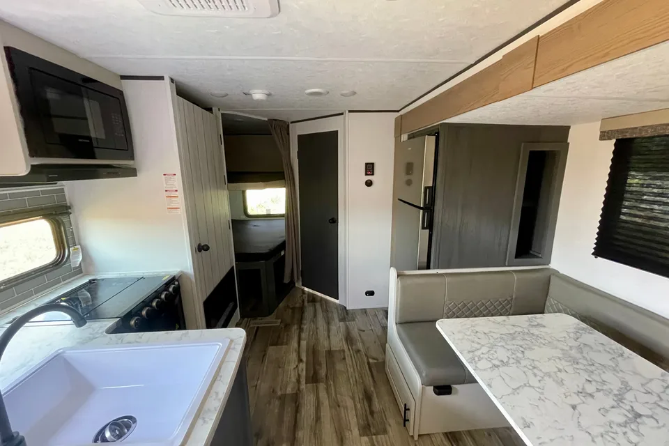 Brand New! 2026 DUTCHMEN ASPEN TRAIL 23 BH LE