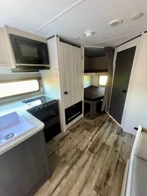 Brand New! 2026 DUTCHMEN ASPEN TRAIL 23 BH LE