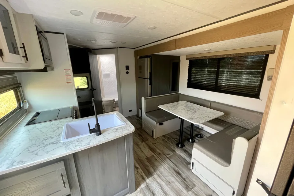 Brand New! 2026 DUTCHMEN ASPEN TRAIL 23 BH LE