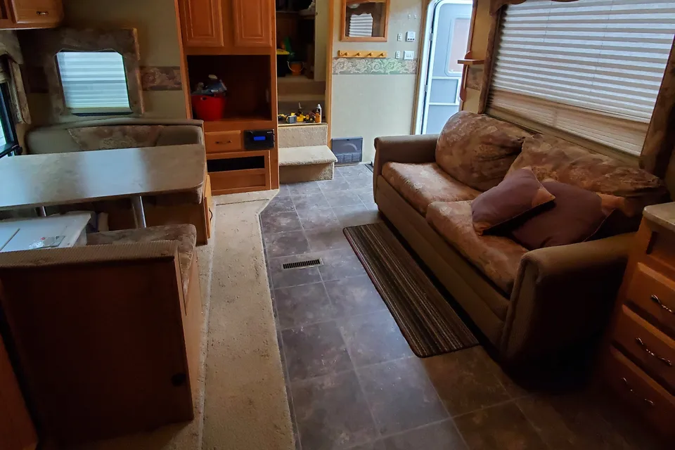 Stews Keystone Laredo 32 Fifth Wheel