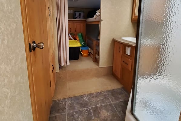 Stews Keystone Laredo 32 Fifth Wheel