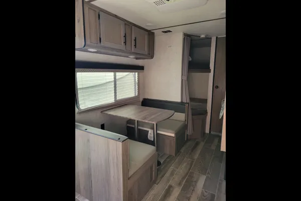 Jordan's Gulf Stream Kingsport 248bh Travel Trailer