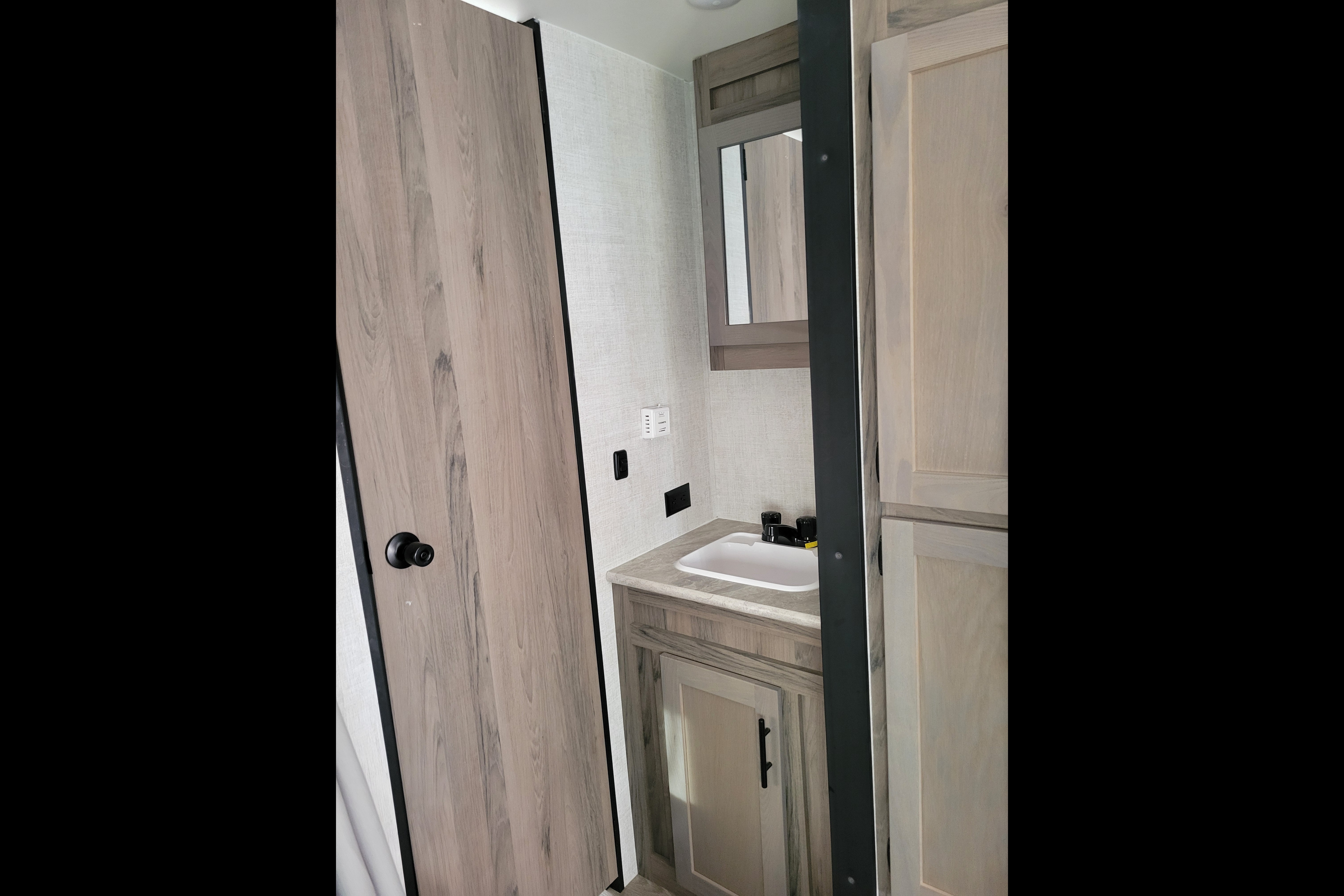 Jordan's Gulf Stream Kingsport 248bh Travel Trailer