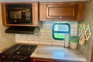 Stix & Stones Heartland NorthTrail – Couples Glamper Adventure Awaits! 