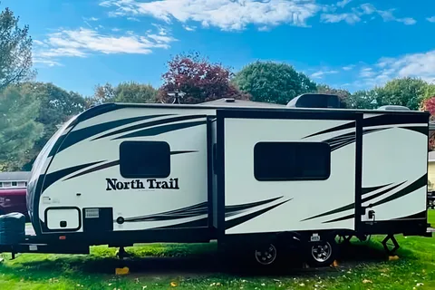 Stix & Stones Heartland NorthTrail – Couples Glamper Adventure Awaits! 
