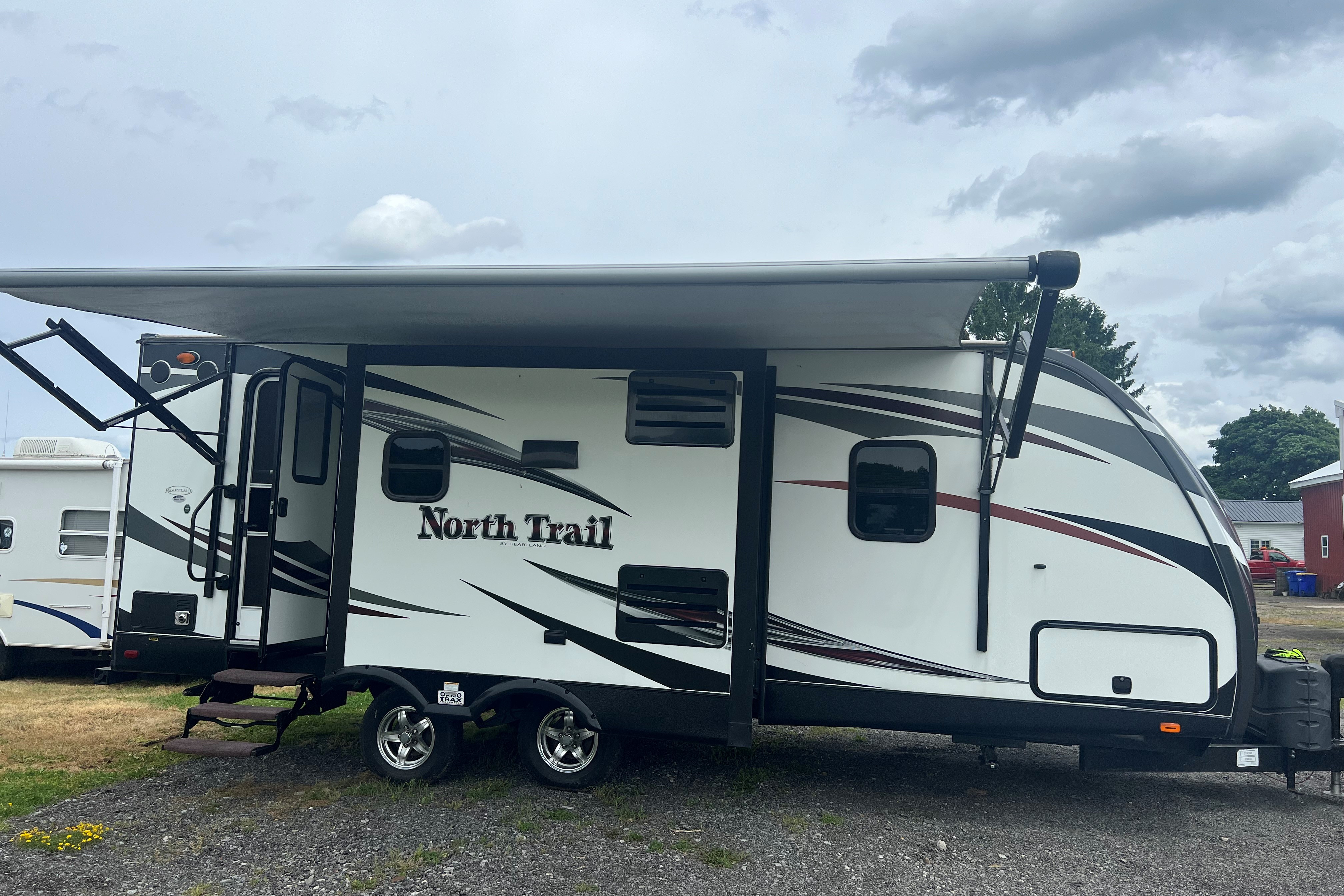 Stix & Stones Heartland NorthTrail – Couples Glamper Adventure Awaits! 