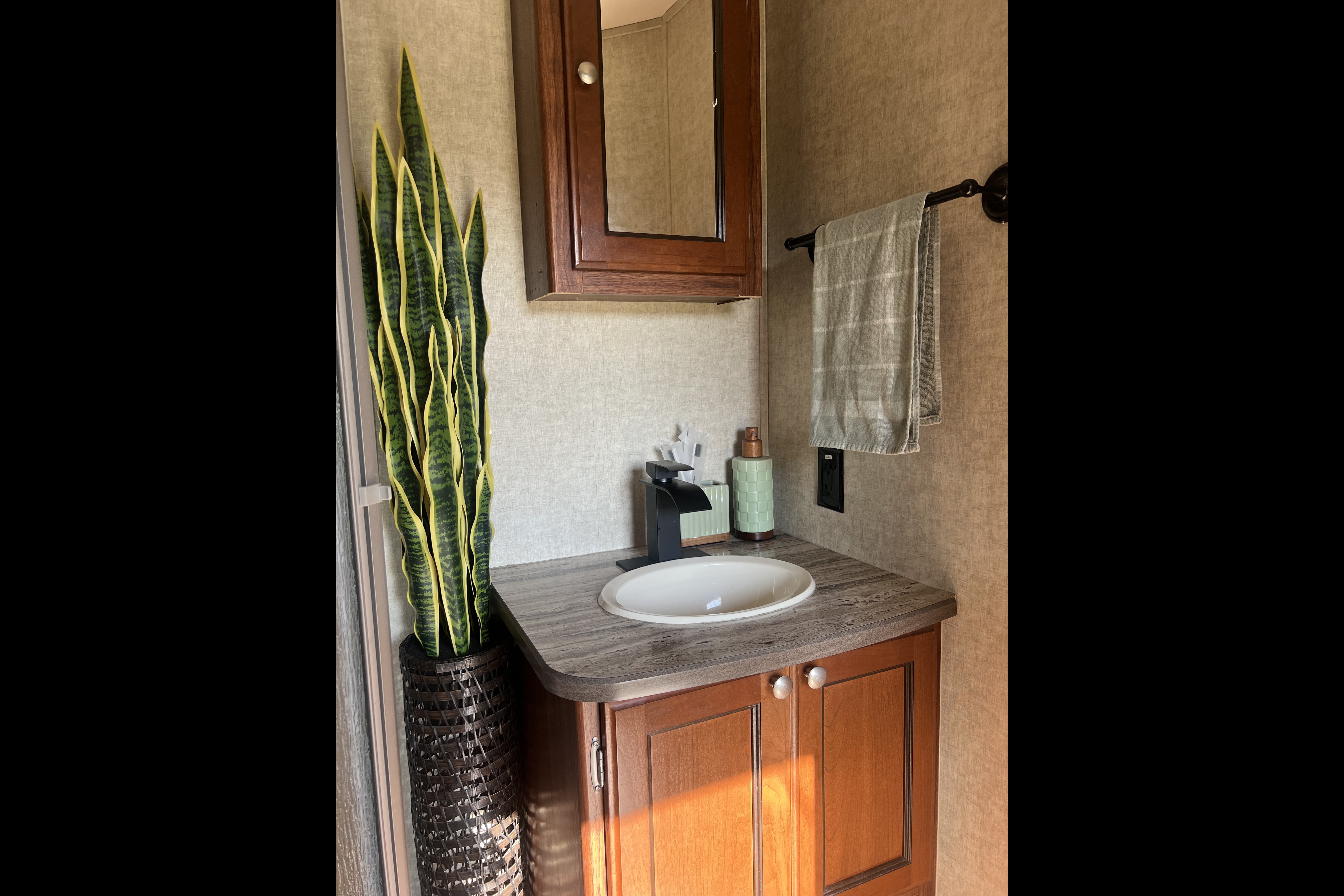Stix & Stones Heartland NorthTrail – Couples Glamper Adventure Awaits! 
