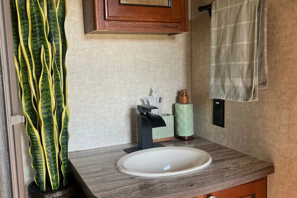 Stix & Stones Heartland NorthTrail – Couples Glamper Adventure Awaits! 