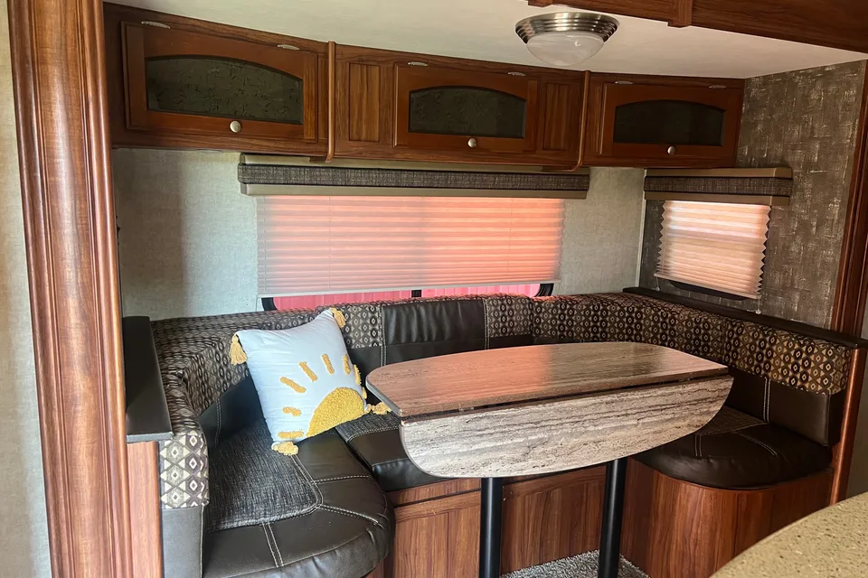 Stix & Stones Heartland NorthTrail – Couples Glamper Adventure Awaits! 