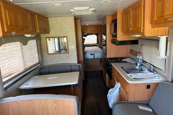 Ahmeds Thor Motor Coach Hurricane Class A