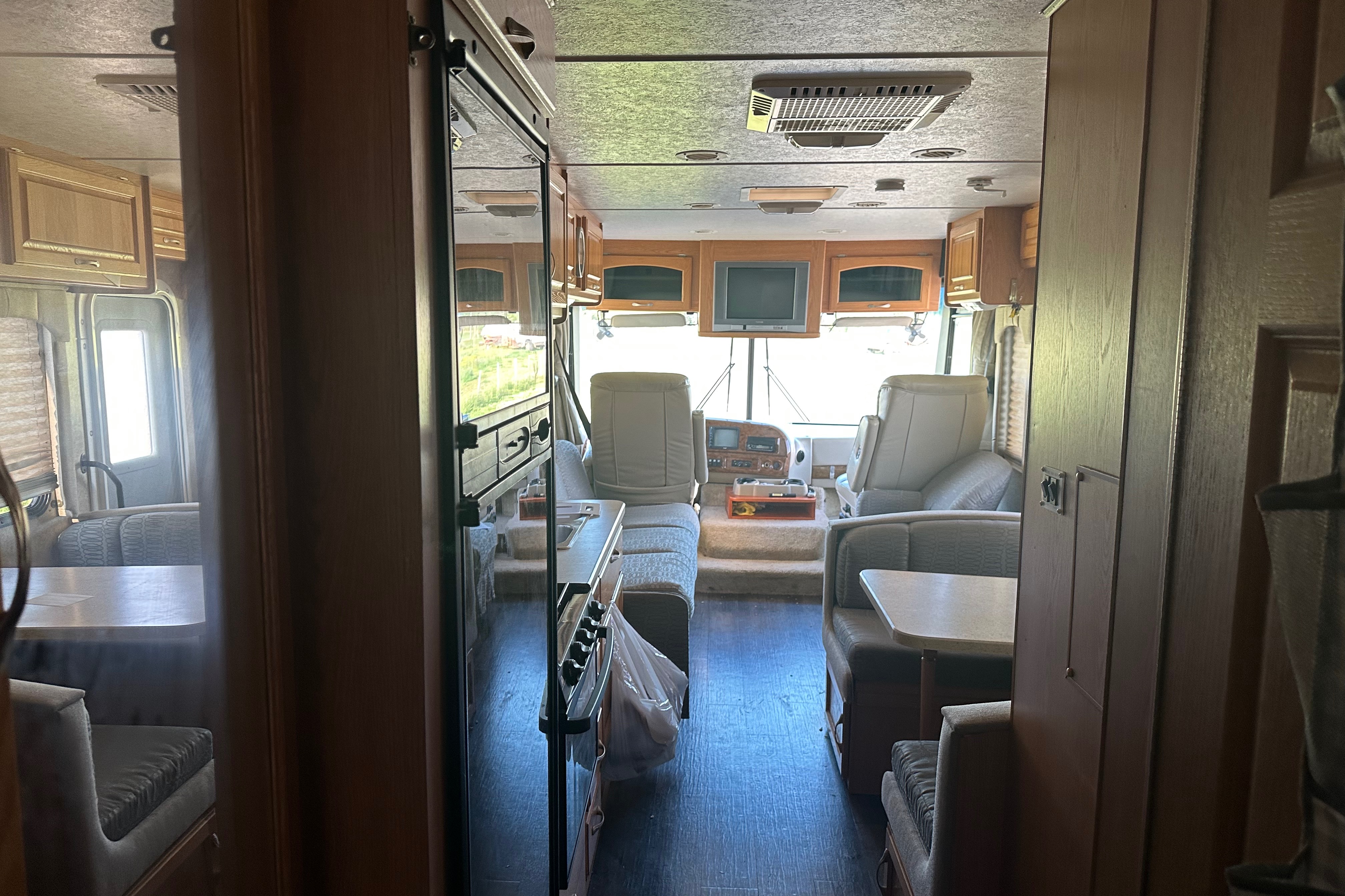 Ahmeds Thor Motor Coach Hurricane Class A