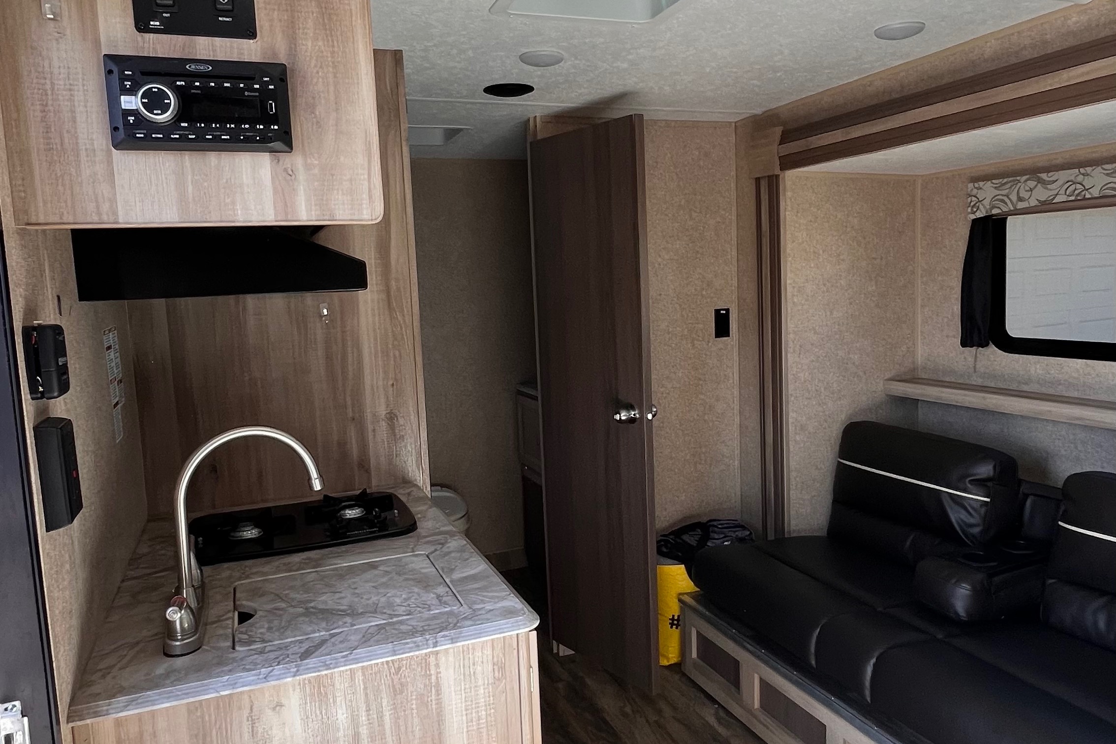 2019 Coachmen- Catalina Summit Travel Trailer