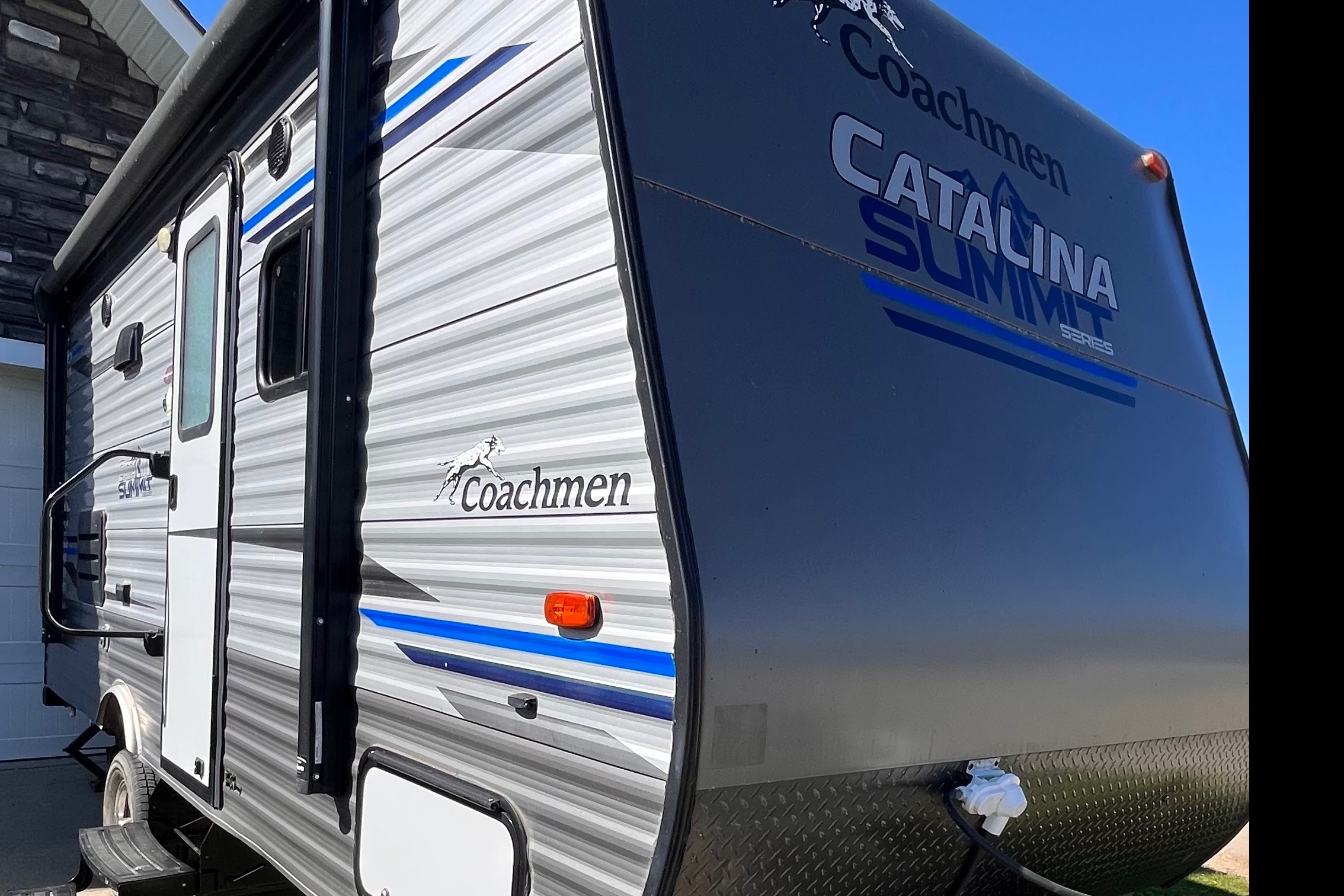 2019 Coachmen- Catalina Summit Travel Trailer