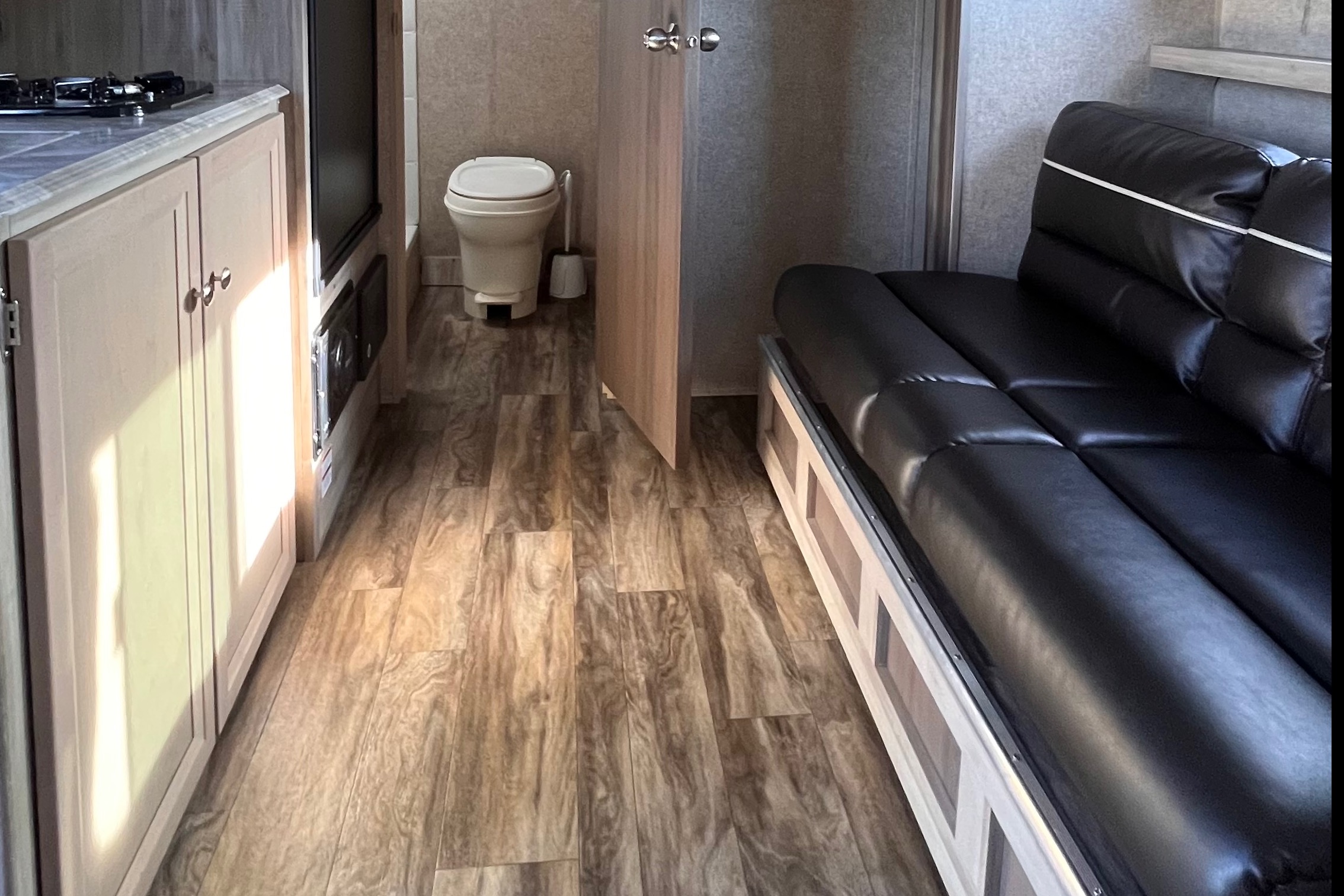 2019 Coachmen- Catalina Summit Travel Trailer