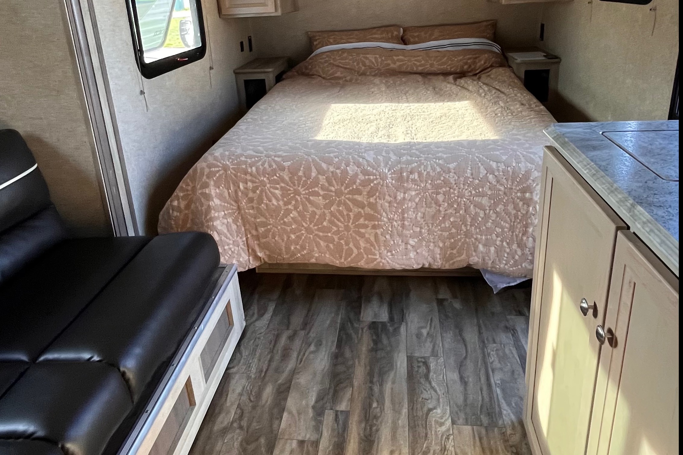 2019 Coachmen- Catalina Summit Travel Trailer
