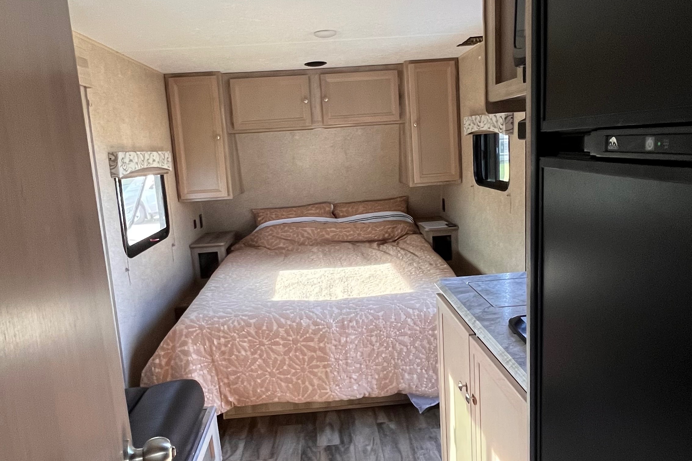 2019 Coachmen- Catalina Summit Travel Trailer