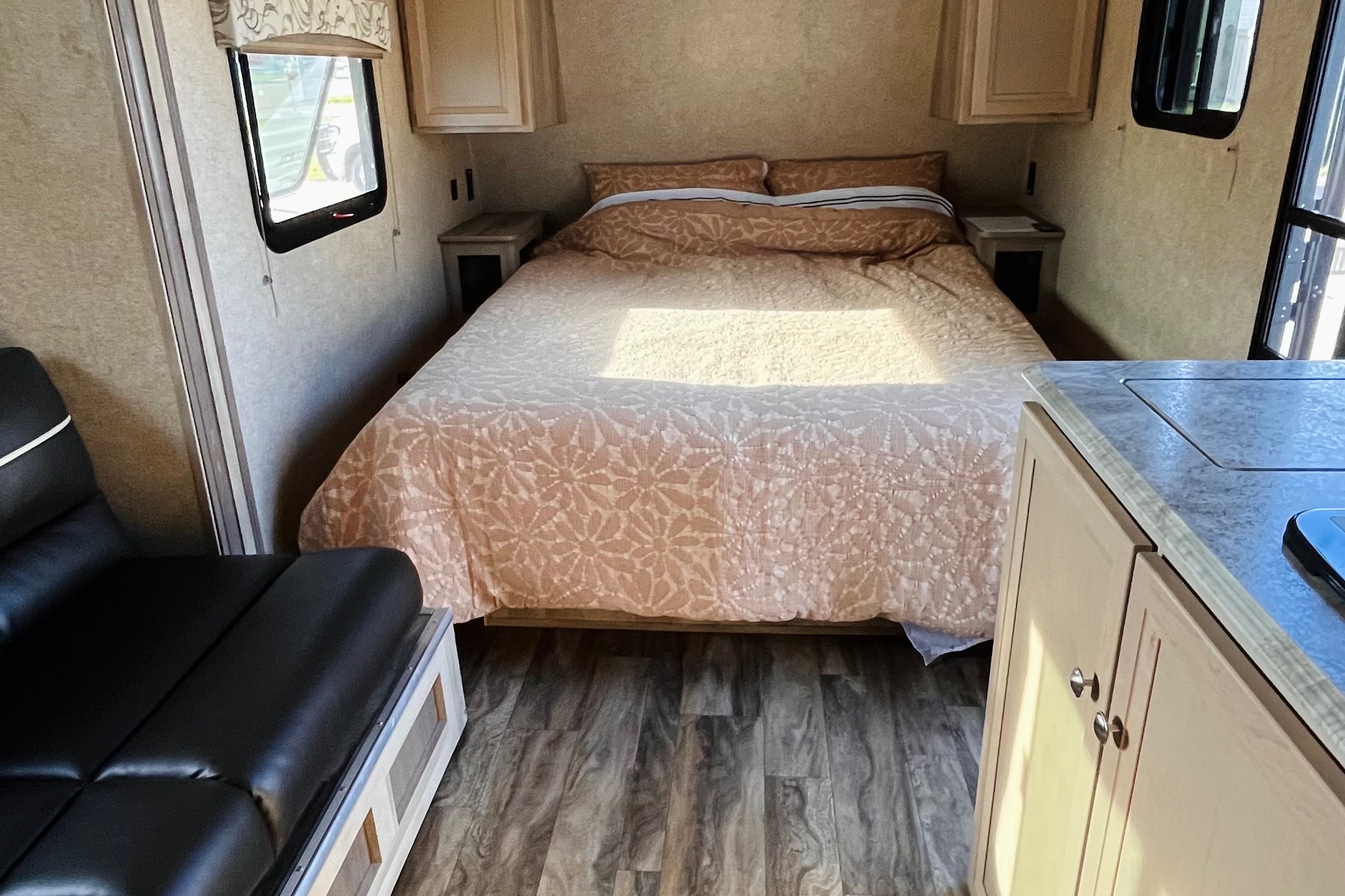 2019 Coachmen- Catalina Summit Travel Trailer