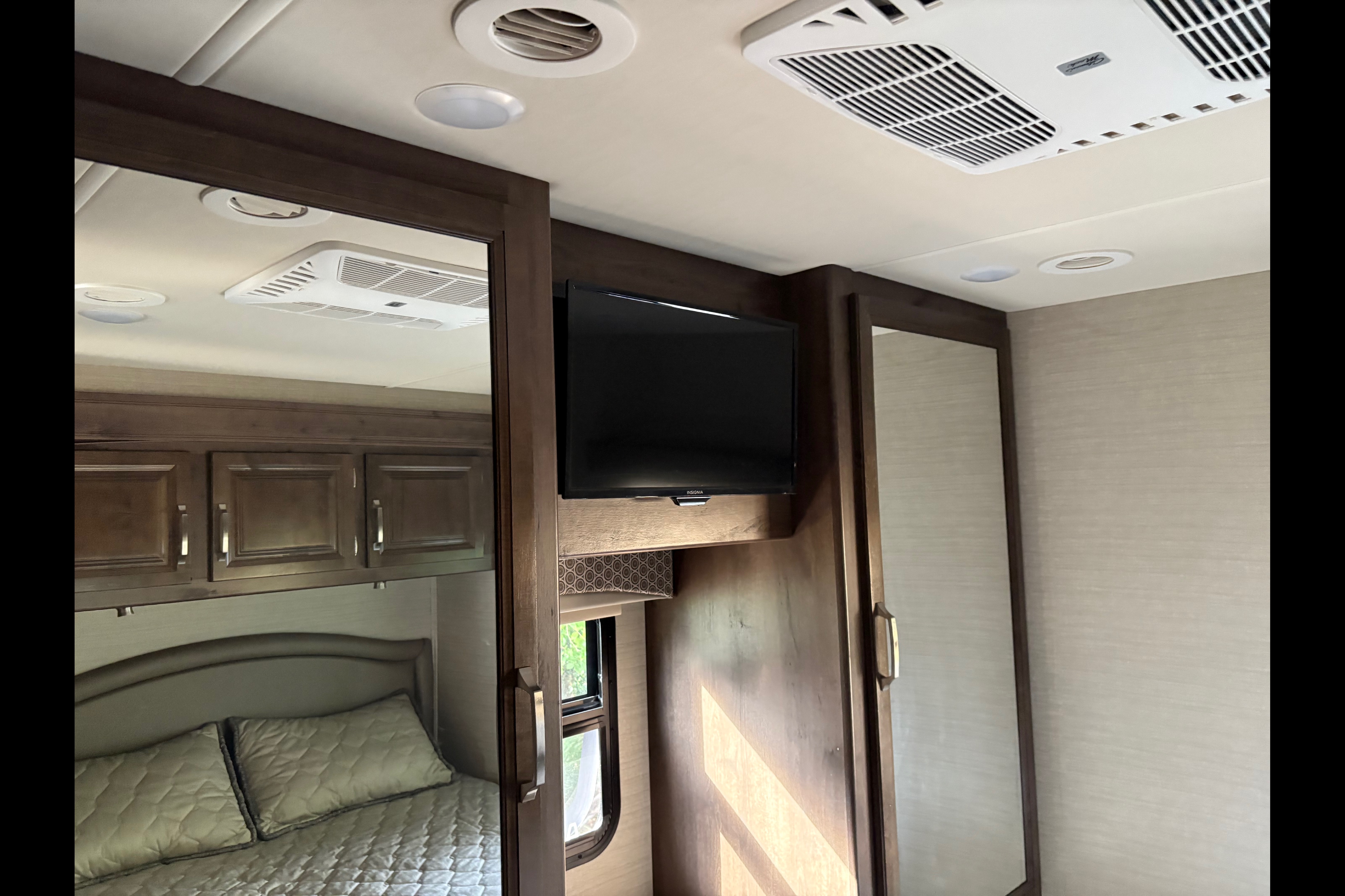 Family Fun Motorhome-Adventures Await! No experience needed
