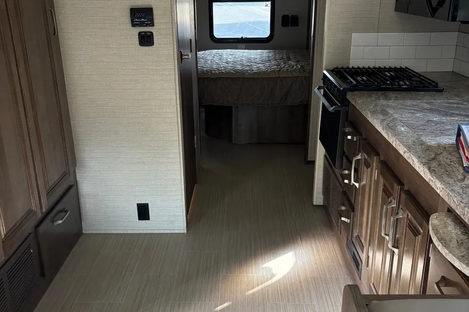 Family Fun Motorhome-Adventures Await! No experience needed