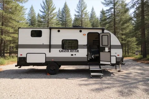 Monique's Family Fun Brand NEW 2025 CLASSIC GRAND RIVER 22MB Travel Trailer