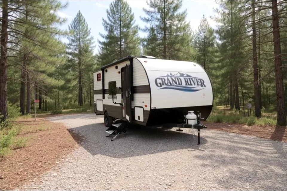 Monique's Family Fun Brand NEW 2025 CLASSIC GRAND RIVER 22MB Travel Trailer