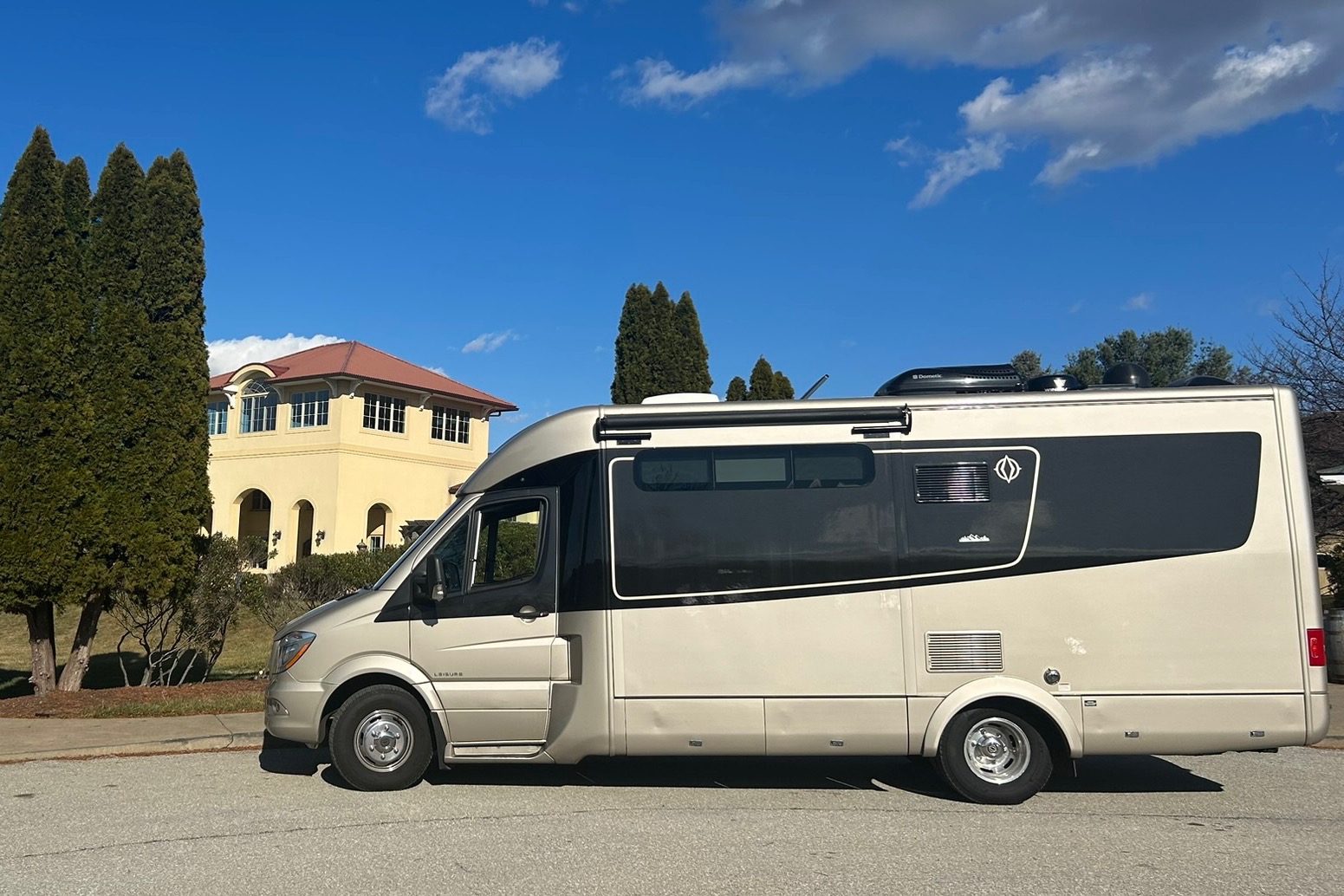 John's Leisure Travel Vans Unity Fx Class B