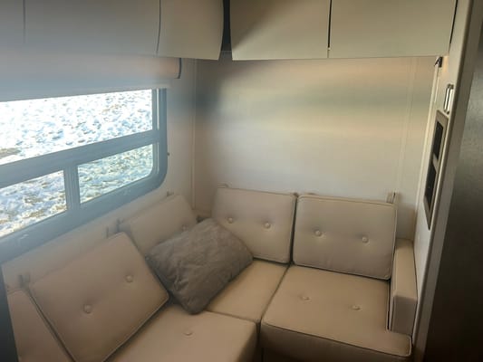 John's Leisure Travel Vans Unity Fx Class B