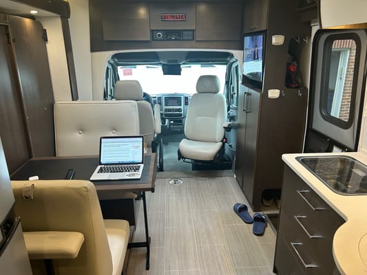 John's Leisure Travel Vans Unity Fx Class B